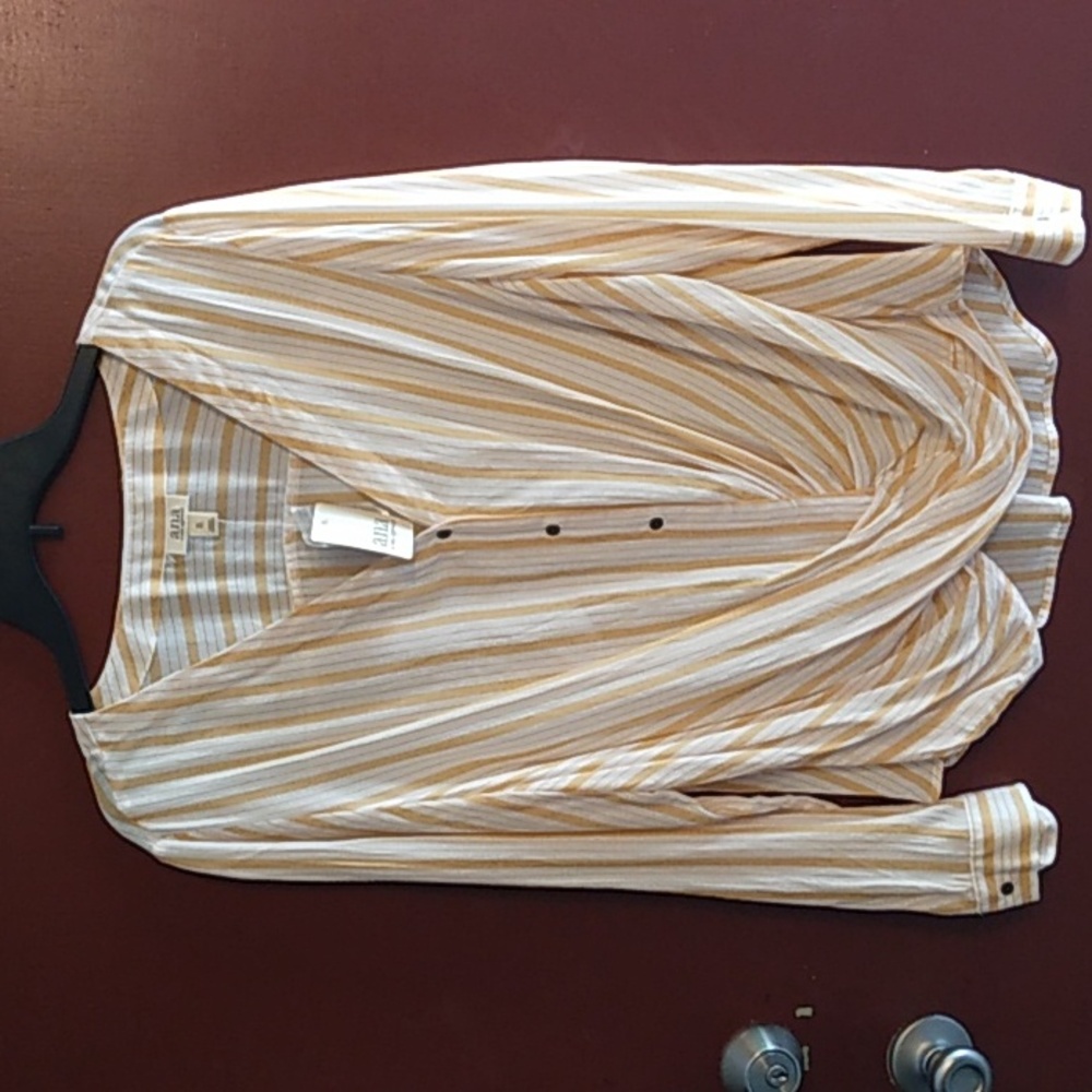Twist Front Top